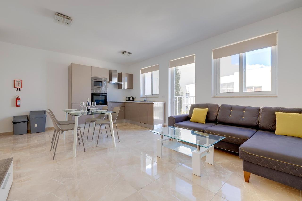 Deluxe Apartment Steps To St George'S Bay Saint Julian's Exterior photo